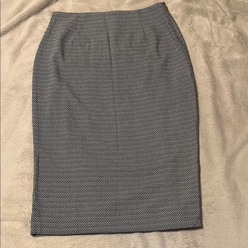 Pencil Black and White Skirt midi length